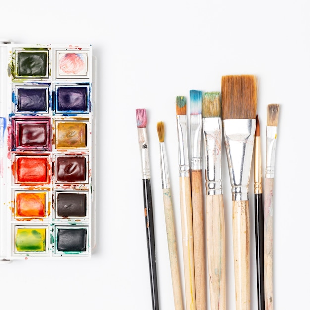 Free photo brushes and watercolour paint