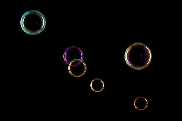 Пузыри на черном фоне
