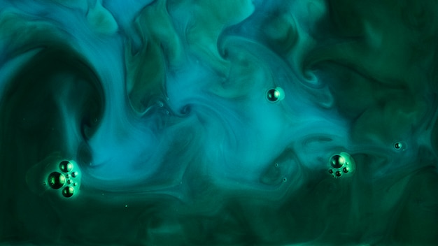 Пузыри на темно-зеленом уникальном вихревом фоне модной краски