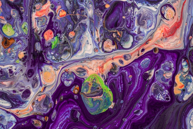 Free photo bubbles of fluid acrylic pour painting