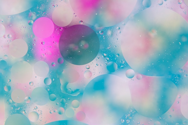 Пузыри на фоне красок