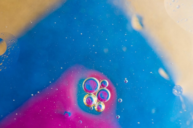 Пузыри на розовом и синем фоне