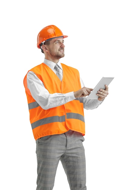 건설 조끼와 태블릿 오렌지 헬멧에 작성기. 안전 전문가, 엔지니어, 산업, 건축, 관리자, 직업, 사업가, 직업 개념