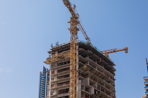 新しい高層ビルの建物の建設。