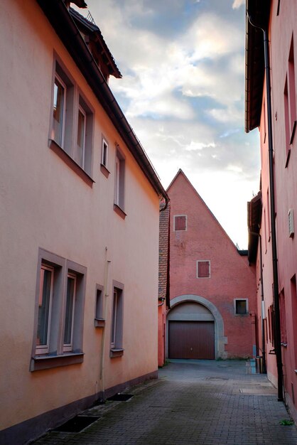 Здания и улицы в сказочном городе ротенбург в баварии, германия Premium Фотографии