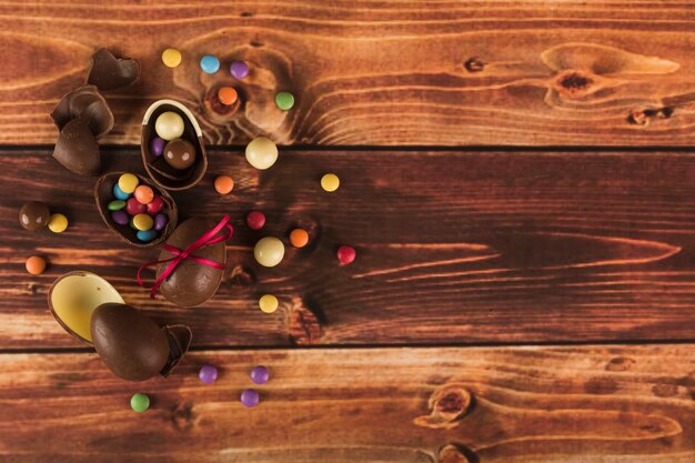 キャンディとチョコレートの卵の束