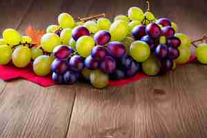 Free photo a bunch of grapes on a table