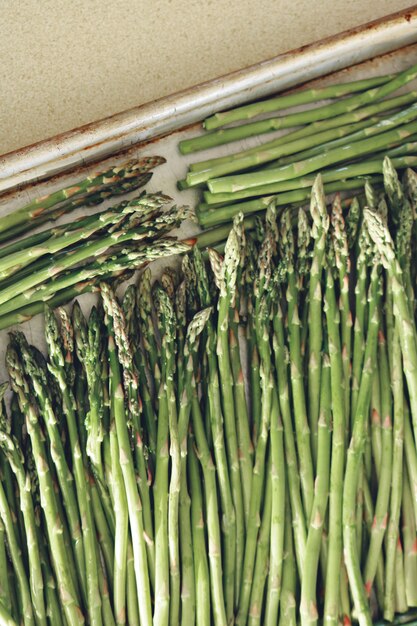 Free photo bunch of green asparagus