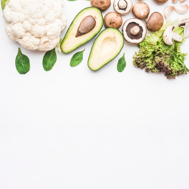 Free photo bunch of green and white vegetables