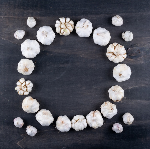 Bunches of garlic forming a circle top view