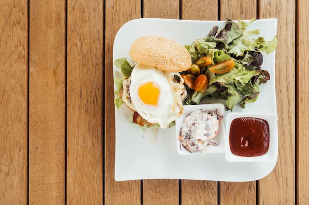 Foto gratuita cibo panino gourmet hamburger lattuga