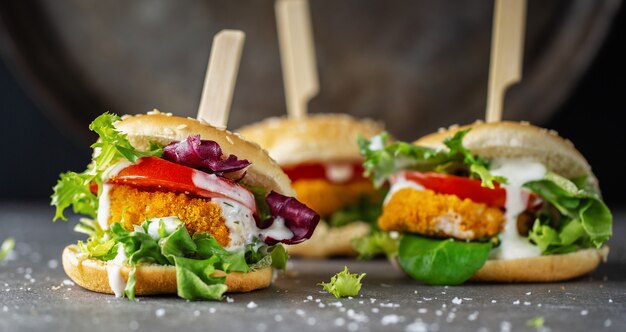 チキンパテと野菜のハンバーガー