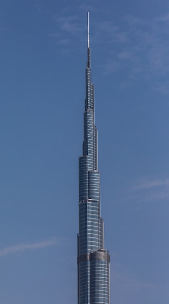 Free photo burj khalifa tower. this skyscraper is the tallest man-made structure in the world, measuring 828 m. completed in 2009.