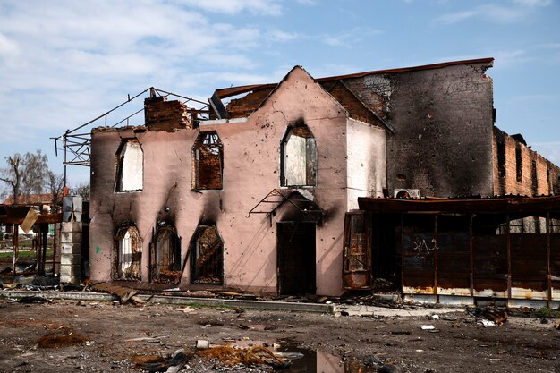 우크라이나에서 불타버린 집 러시아인의 전쟁