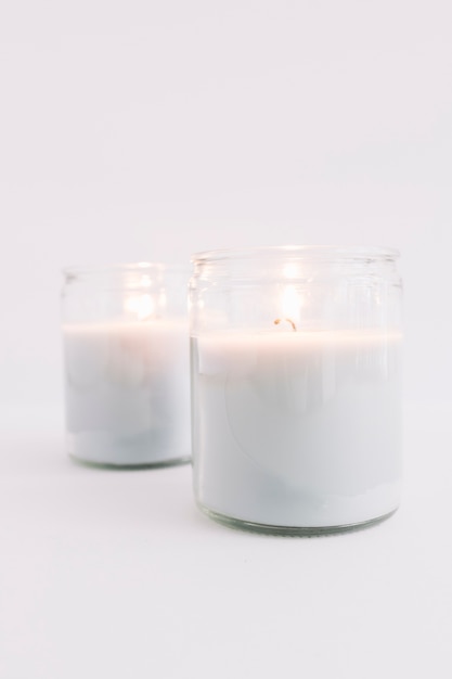 Free photo burning candles in glass candlesticks