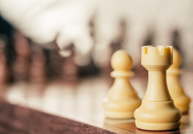 Концепция бизнеса и стратегии, настольная игра в шахматы Premium Фотографии