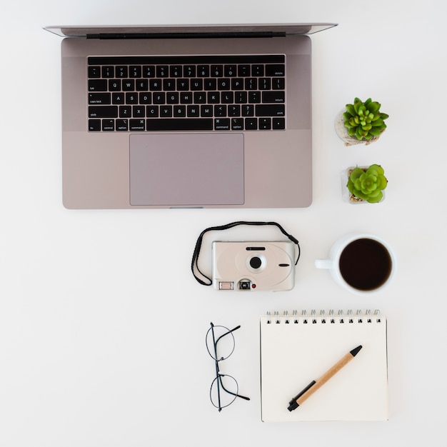 Business desk assortment with device