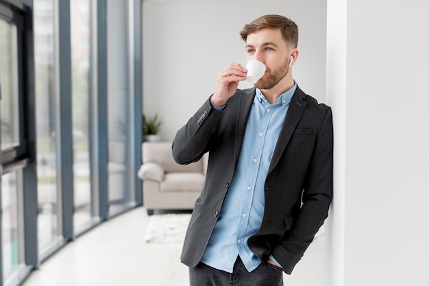 Business man drinking coffee