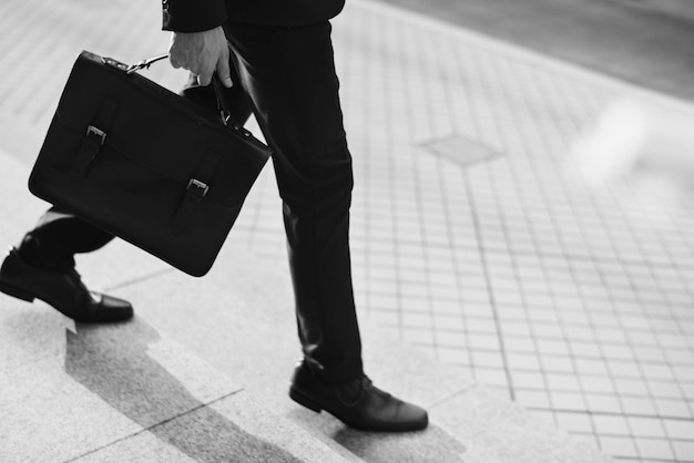 Free photo business man going for a meeting