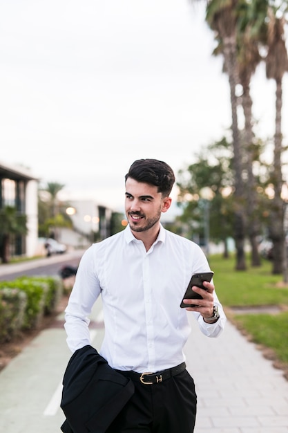 Free photo business man using his phone