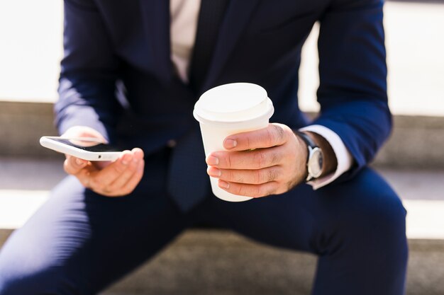 Free photo business man using his smartphone