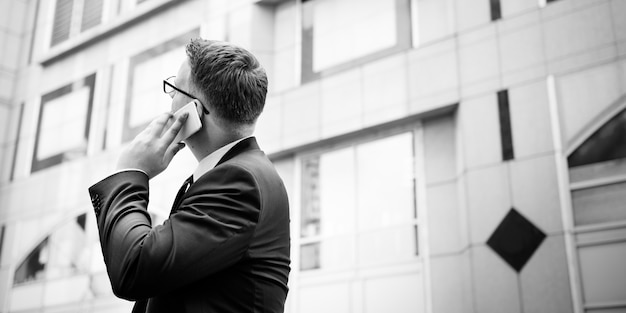 Free photo business man working talking phone concept
