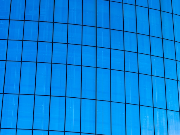 Grattacielo della costruzione dell'ufficio di affari con il vetro di finestra