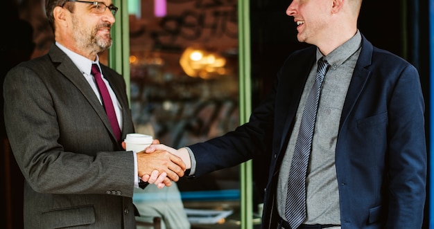 Free photo business partners shaking hands in agreement