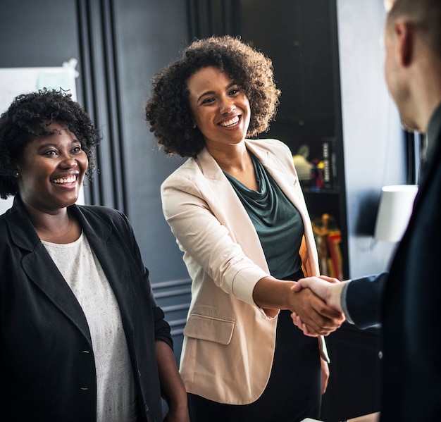 Free photo business partners shaking hands in agreement