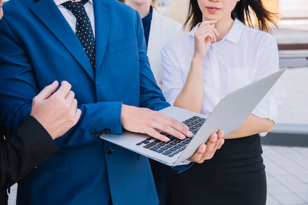 Free photo business people holding laptop