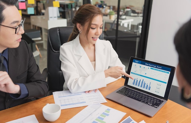 Free photo business people meeting stock brokers looking at graphs indexes on laptop screen at office