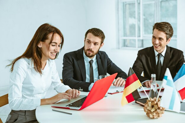 Free photo business people working together