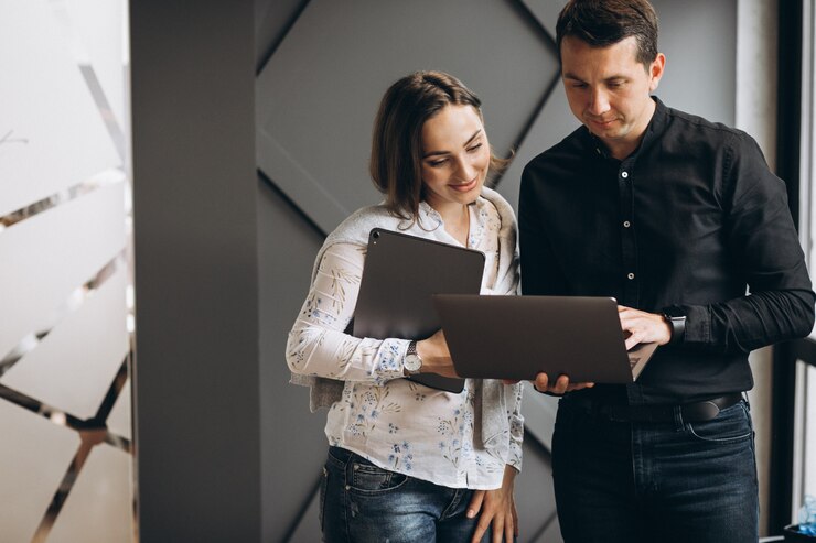 Free Photo business woman and bussiness man colleagues working on laptop