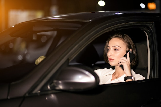 Free photo business woman in car