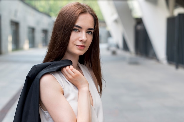 Free photo business woman posing in the street