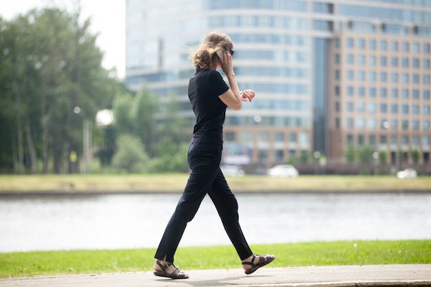 Free photo business woman running on meeting and making call