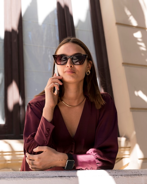 Free photo business woman talking on phone