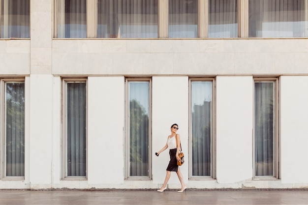 Free photo business woman with mobile phone