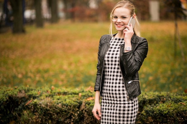 Free photo business woman with the phone