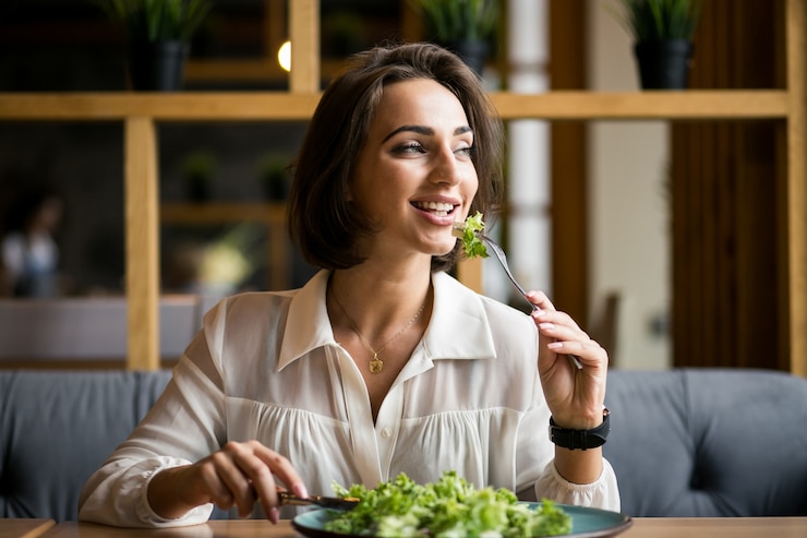 Free Photo business woman with salad