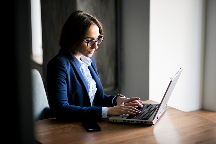 Free Photo business woman working