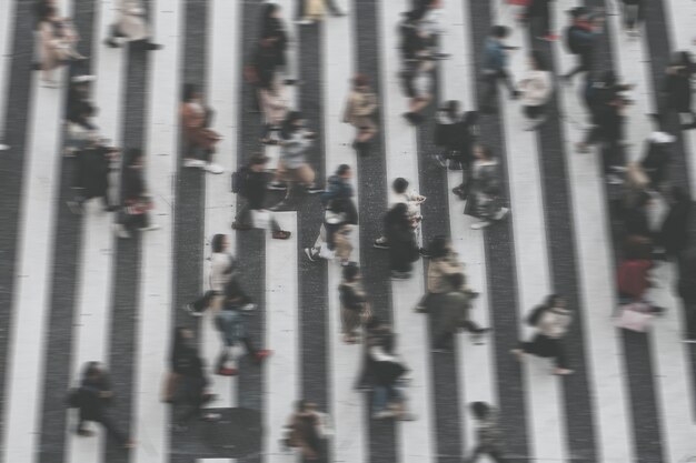 都市の背景にビジネスマン