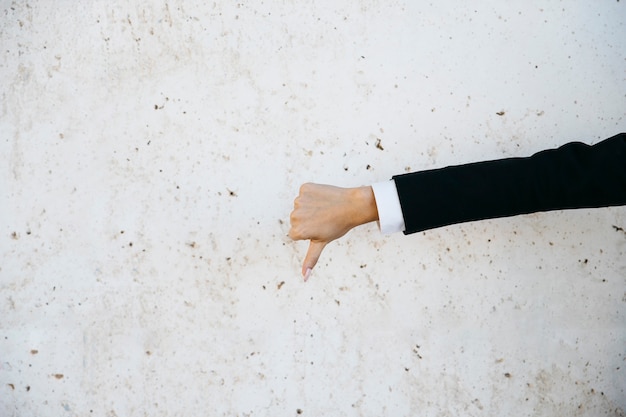 Free photo businessman doing negative gesture