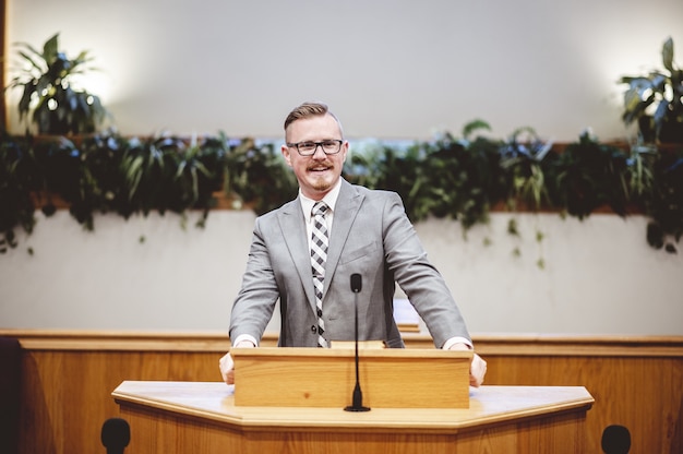 Free photo businessman on the podium speaking at the conference