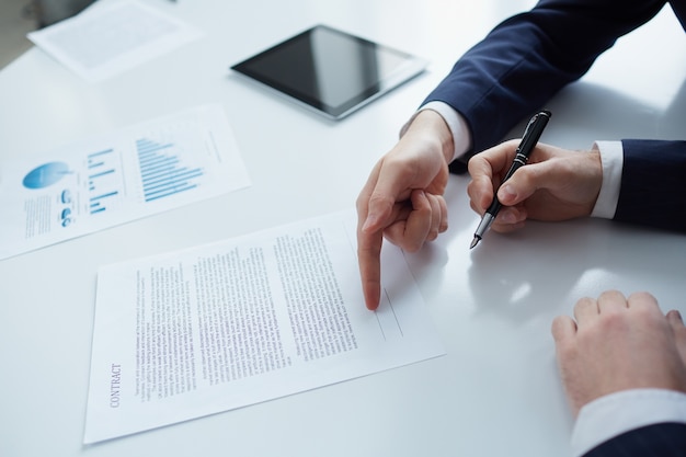 Free photo businessman pointing to the contract