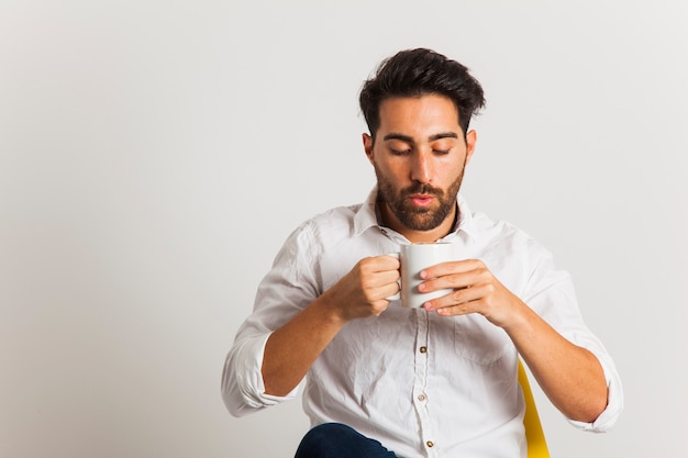 Free photo businessman relaxing with coffee