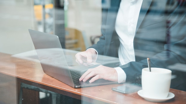 Free photo a businessman shopping online using credit card