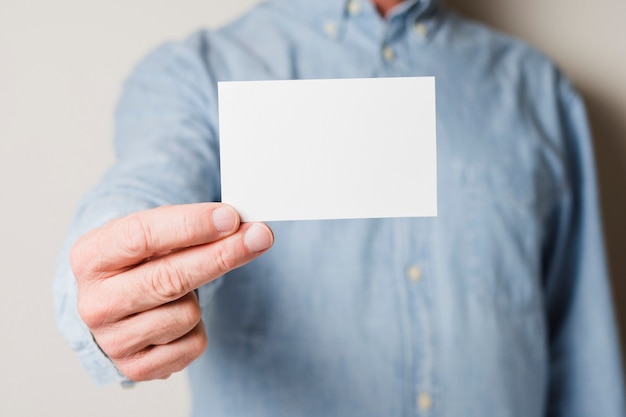 Free photo businessman showing card