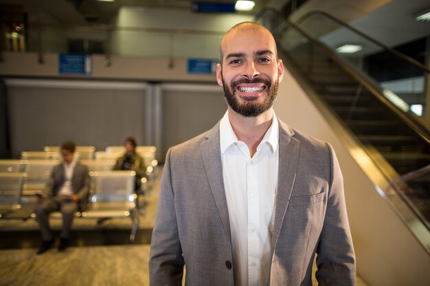 Free photo businessman smiling at camera