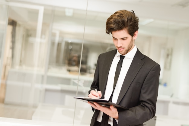 Free photo businessman taking notes on a clipboard